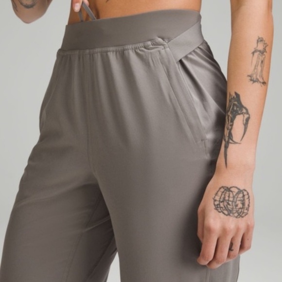Lululemon adapted state HR jogger size 0 - Picture 4 of 11